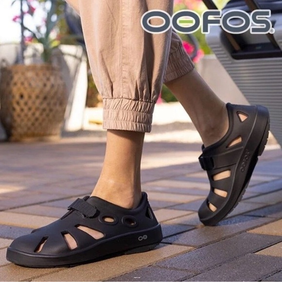 👞Oofos Unisex Adult OOCandoo Black Athletic Recovery Sandal - Men/7| Women/9 - Picture 2 of 16